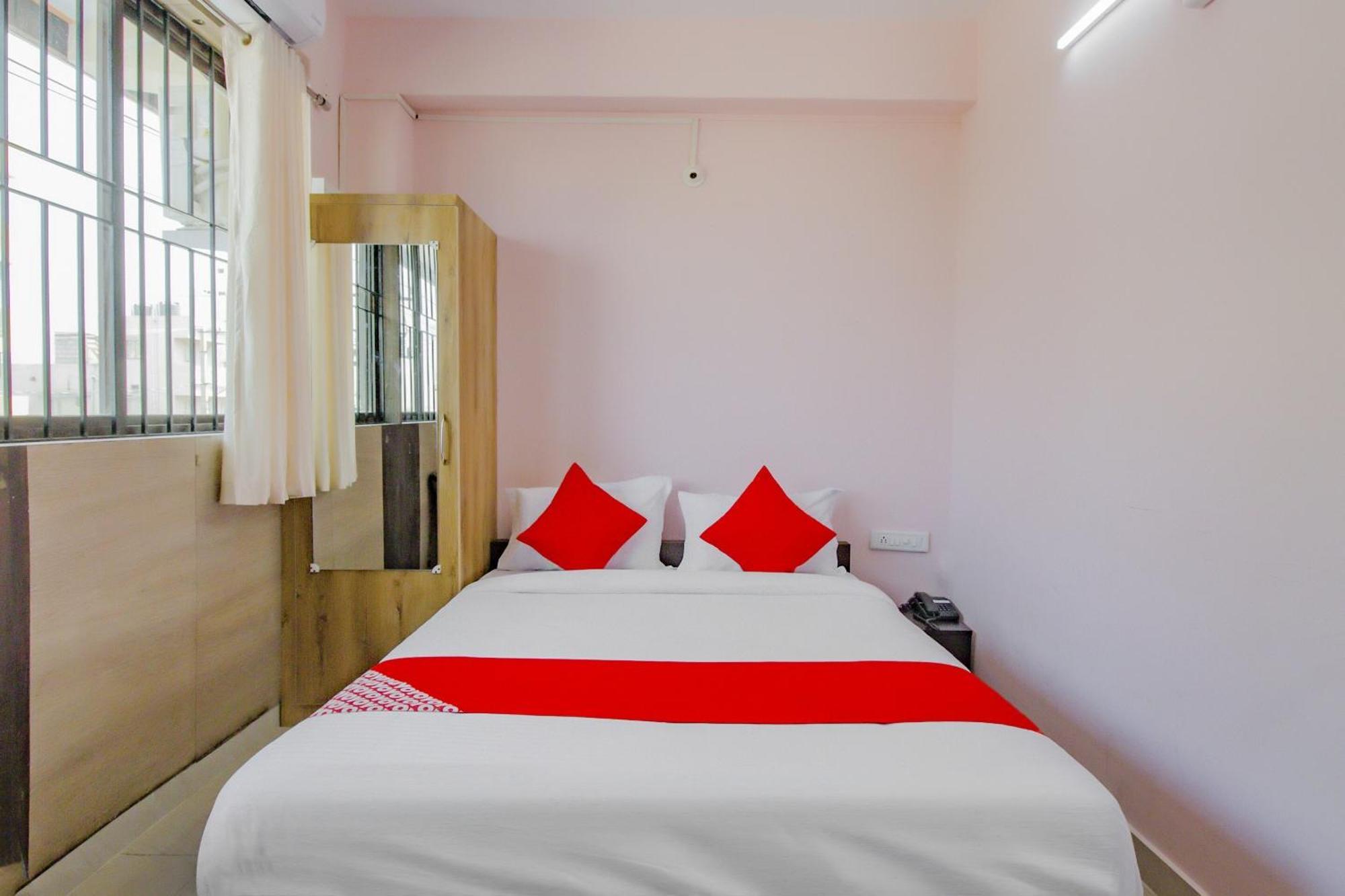 Oyo 79181 Sri Dhanalakshmi Boarding & Lodging Bangalore Ngoại thất bức ảnh